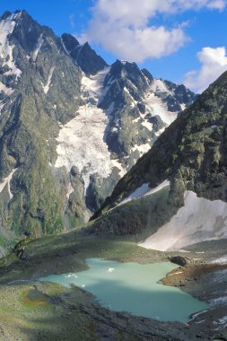 dağlar, gölde Kafkaslar'da al