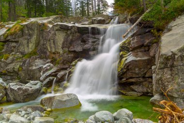 Tatra mountains, Slovakya için görkemli şelale