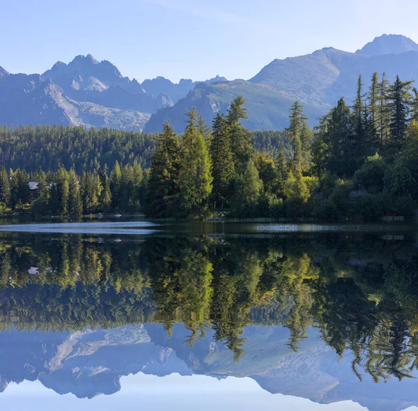 Reflexión Montaña Lago Por Mañana —  Fotos de Stock