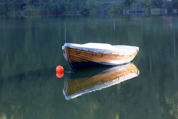 Wooden Boat Lake Morning Light — Stock Photo, Image