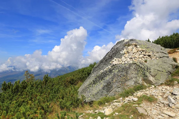 斯洛伐克的塔特拉斯 山区与老石头的风景 — 图库照片