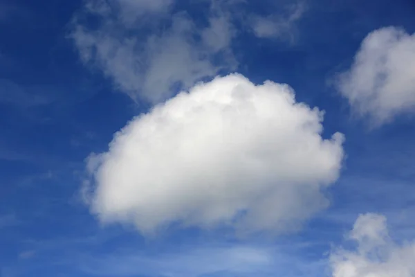 Bonitas Nubes Abstractas Cielo Azul —  Fotos de Stock