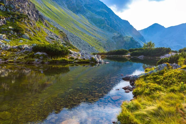 Göl Içinde Batı Tatra Dağları Slovakya Ile Sahne — Stok fotoğraf