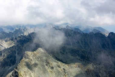 Yüksek Tatras dağ aralığında görünümünü