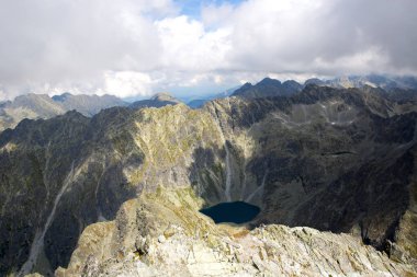dağ manzarası ile göl yüksekliği Tatras, Slovakya
