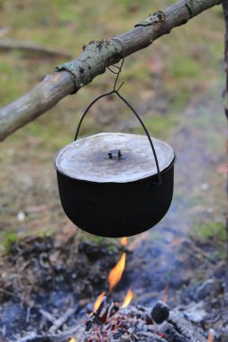 camfire üzerinde füme turist su ısıtıcısı
