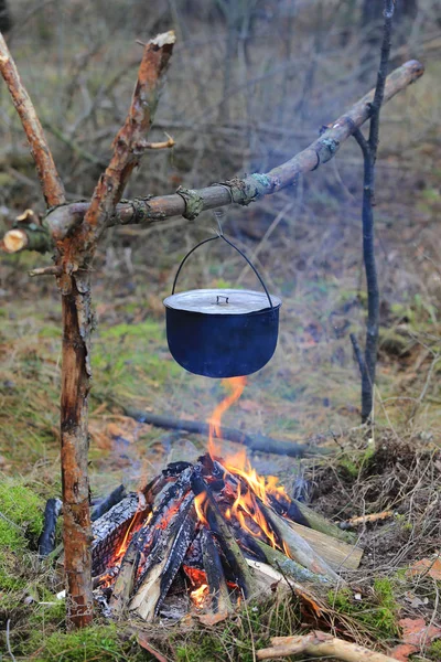 Bollitore Affumicato Camfire Nella Foresta — Foto Stock