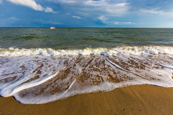 Tempesta Sul Mare Nella Giornata Sole — Foto Stock