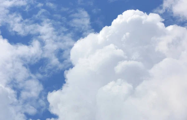 Nuvens no céu — Fotografia de Stock