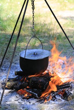 turist çaydanlığı ateşe