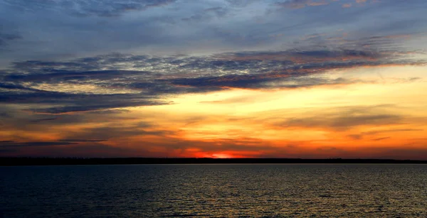 Sunset over lake — Stock Photo, Image