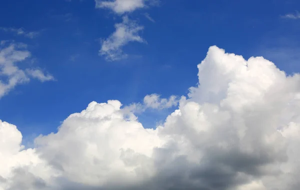 Trevlig Sommar Moln Blå Himmel — Stockfoto