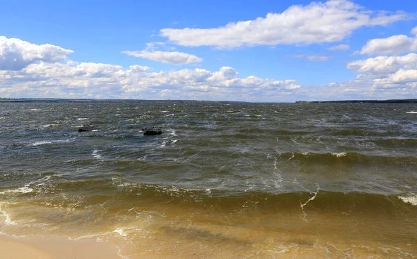 Vlny Velké Vodní Hladiny Jezera Slunečném Letním Dni — Stock fotografie