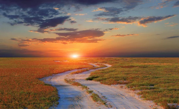 Paesaggio Con Strada Sterrata Tramonto — Foto Stock