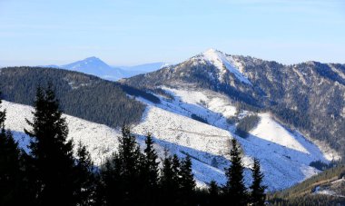 Slovakya 'daki alçak tatra dağlarında kış manzarası
