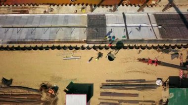 Baltık Denizi kıyı şeridi güçlendirilmesi sahil üzerinde Ekskavatör inşaat