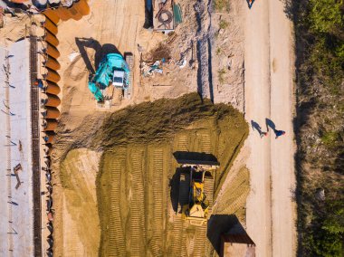 Baltık Denizi kıyı şeridi güçlendirilmesi sahil üzerinde Ekskavatör inşaat