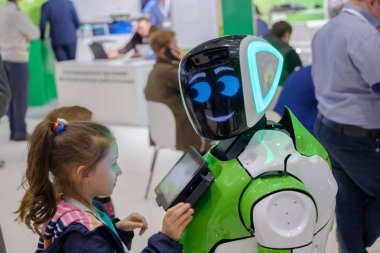 İnteraktif Robot Skolkovo robotik Forum ziyaretçi karşılamak