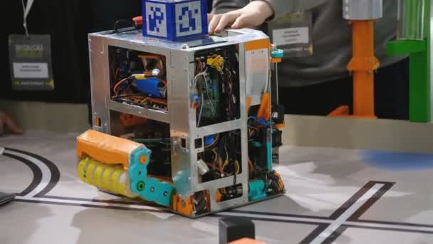 Skolkovo 로봇 포럼에서 새로운 기술의 데모 — 비디오