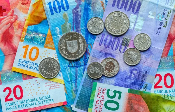 Ελβετική χρήματα τραπεζογραμμάτια και κέρματα — Φωτογραφία Αρχείου