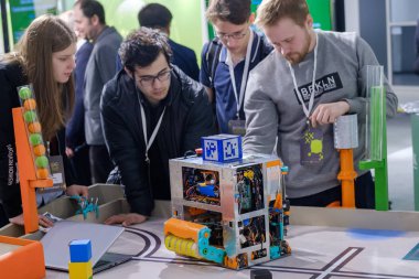 Gösteri Skolkovo robotik forumda yeni teknolojilerin