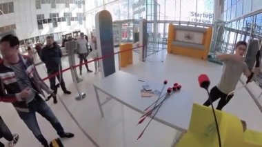 Adam bir okçu kapalı vuruyor