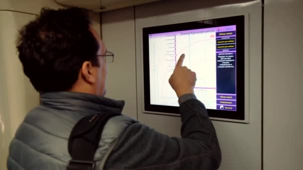 Man using touch screen to find the route — Stock Video
