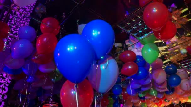 Ballonnen tijdens de partij — Stockvideo