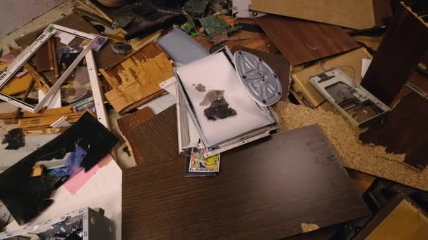 Interior of the destroyed room, debris of computer and furniture — Stock Video