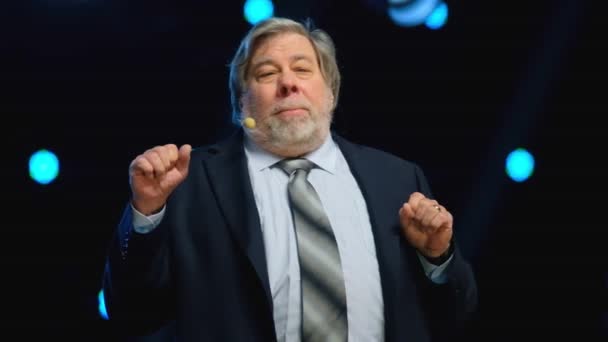 Stephen Wozniak actúa en conferencia de negocios — Vídeos de Stock