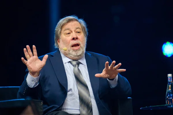 Stephen Wozniak performs at business conference — Stock Photo, Image