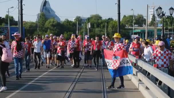 Kaliningrad Rusya Haziran 2018 Futbol Taraftarları Takım Şehrin Sokaklarında Hırvatistan — Stok video