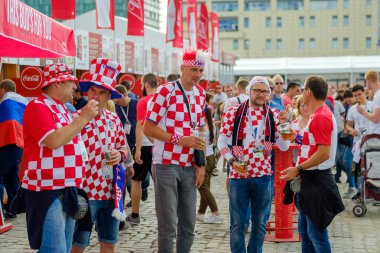 Futbol taraftarları takım Hırvatistan ve Türkiye arasındaki maç günü şehrin sokaklarında destek