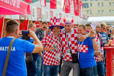 Futbol taraftarları takım Hırvatistan ve Türkiye arasındaki maç günü şehrin sokaklarında destek
