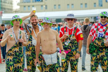 Futbol taraftarları takım Hırvatistan ve Türkiye arasındaki maç günü şehrin sokaklarında destek