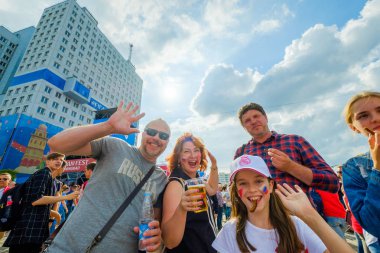 Futbol taraftarları takım Hırvatistan ve Türkiye arasındaki maç günü şehrin sokaklarında destek