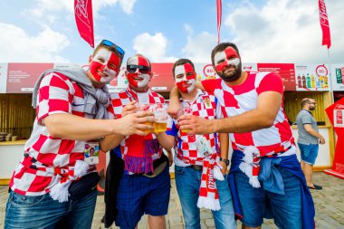 Futbol taraftarları takım Hırvatistan ve Türkiye arasındaki maç günü şehrin sokaklarında destek