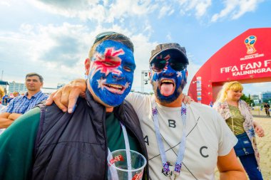 Futbol taraftarları takım Hırvatistan ve Türkiye arasındaki maç günü şehrin sokaklarında destek