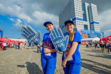 Futbol taraftarları takım Hırvatistan ve Türkiye arasındaki maç günü şehrin sokaklarında destek
