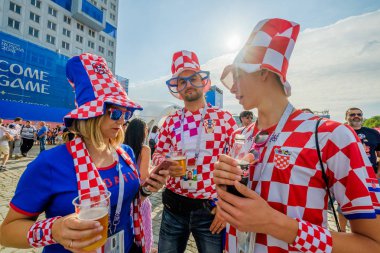 Futbol taraftarları takım Hırvatistan ve Türkiye arasındaki maç günü şehrin sokaklarında destek