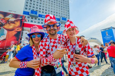Futbol taraftarları takım Hırvatistan ve Türkiye arasındaki maç günü şehrin sokaklarında destek