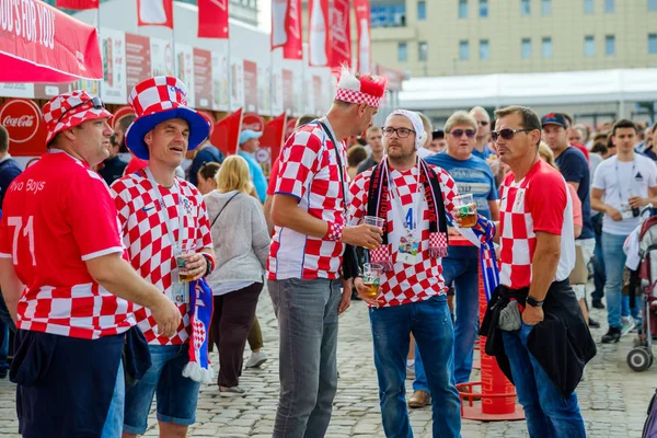 Futbol taraftarları takım Hırvatistan ve Türkiye arasındaki maç günü şehrin sokaklarında destek