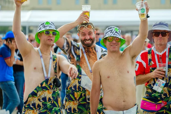 Futbol taraftarları takım Hırvatistan ve Türkiye arasındaki maç günü şehrin sokaklarında destek