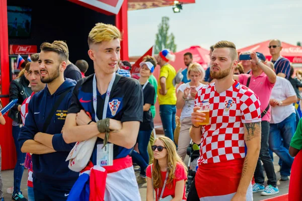 Futbol taraftarları takım Hırvatistan ve Türkiye arasındaki maç günü şehrin sokaklarında destek