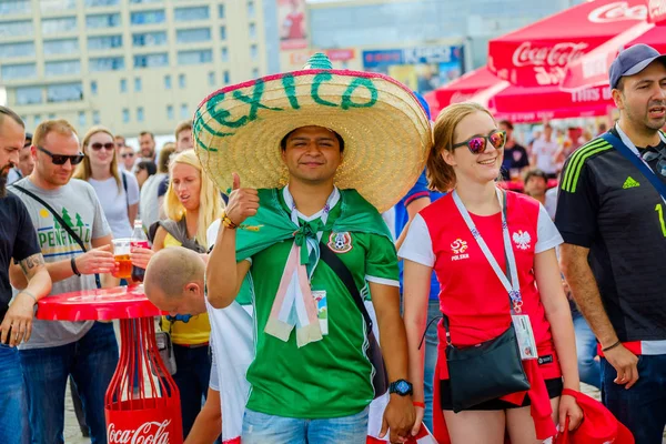 Futbol taraftarları takım Hırvatistan ve Türkiye arasındaki maç günü şehrin sokaklarında destek