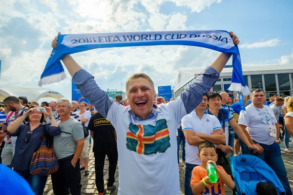 Futbol taraftarları takım Hırvatistan ve Türkiye arasındaki maç günü şehrin sokaklarında destek