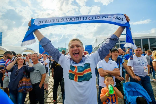 Futbol taraftarları takım Hırvatistan ve Türkiye arasındaki maç günü şehrin sokaklarında destek