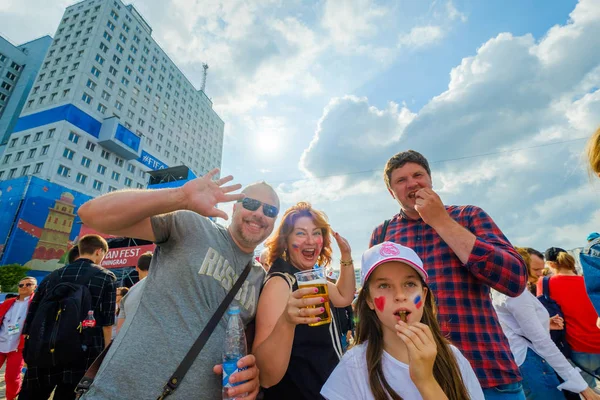 Futbol taraftarları takım Hırvatistan ve Türkiye arasındaki maç günü şehrin sokaklarında destek