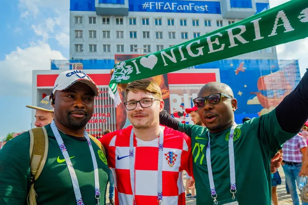 Futbol taraftarları takım Hırvatistan ve Türkiye arasındaki maç günü şehrin sokaklarında destek