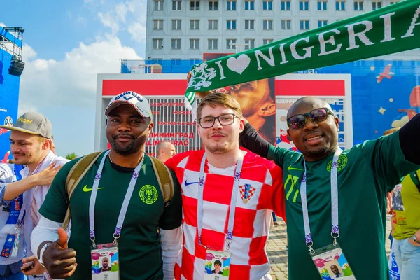 Futbol taraftarları takım Hırvatistan ve Türkiye arasındaki maç günü şehrin sokaklarında destek